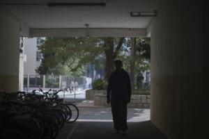 由小一至中七，曉峰一直是全班最高，排在最尾的一個。(陳焯煇攝)